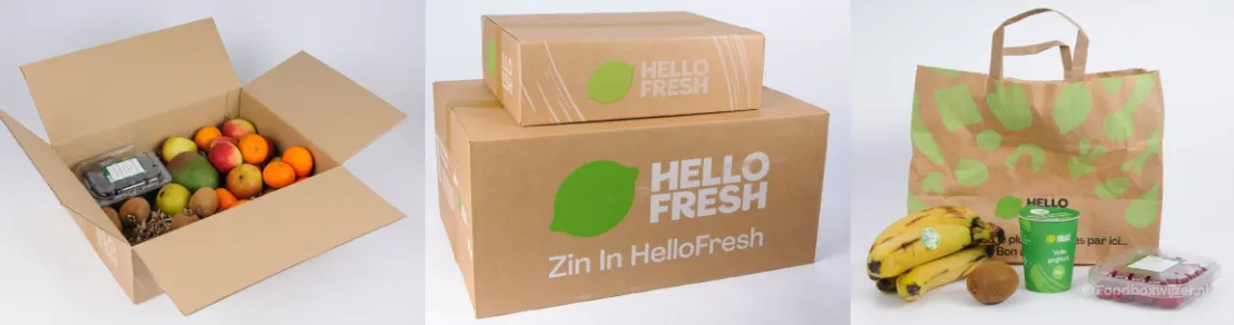 2 dozen van hellofresh waarvan 1 met een fruitbox en een papieren tasje om een smoothie te maken