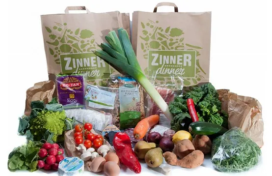 De Zinner Dinner tassen en ingrediënten zoals groenten en vis