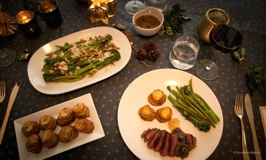 Een heerlijke luxe kerstmaaltijd met een kerstbox