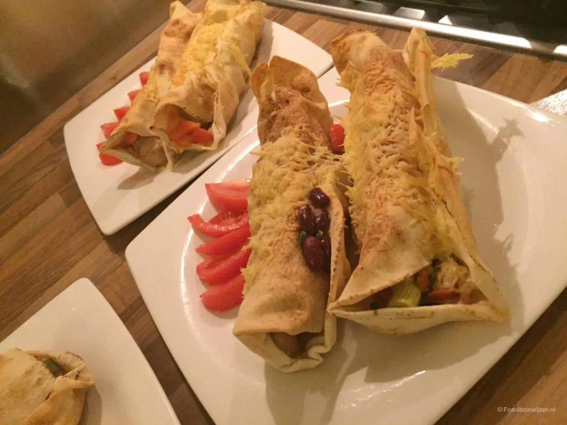 De Mexicaanse enchilada met kip op tafel
