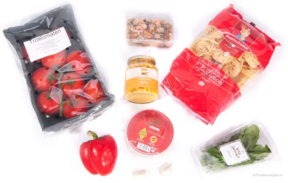 Alle ingrediënten voor het taglioline met zeevruchten gerecht