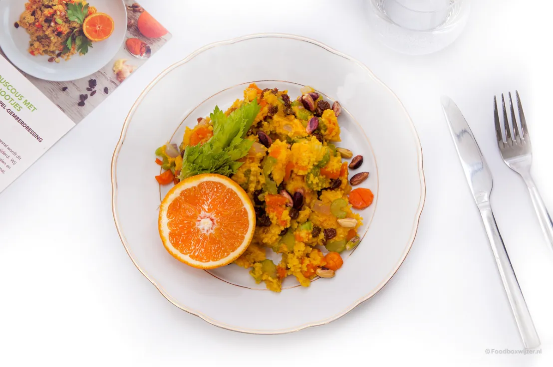 Tot slot het resultaat van de kleurrijke couscous met sinaasappel-gemberdressing