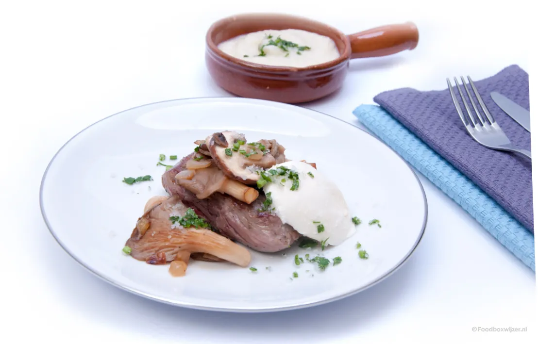 Biefstuk met paddenstoelen op ons bord