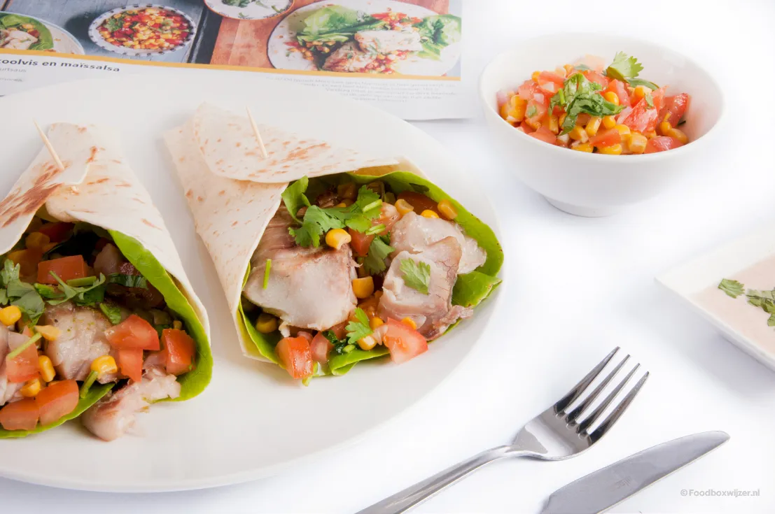 Een close-up van de wraps met maissalsa