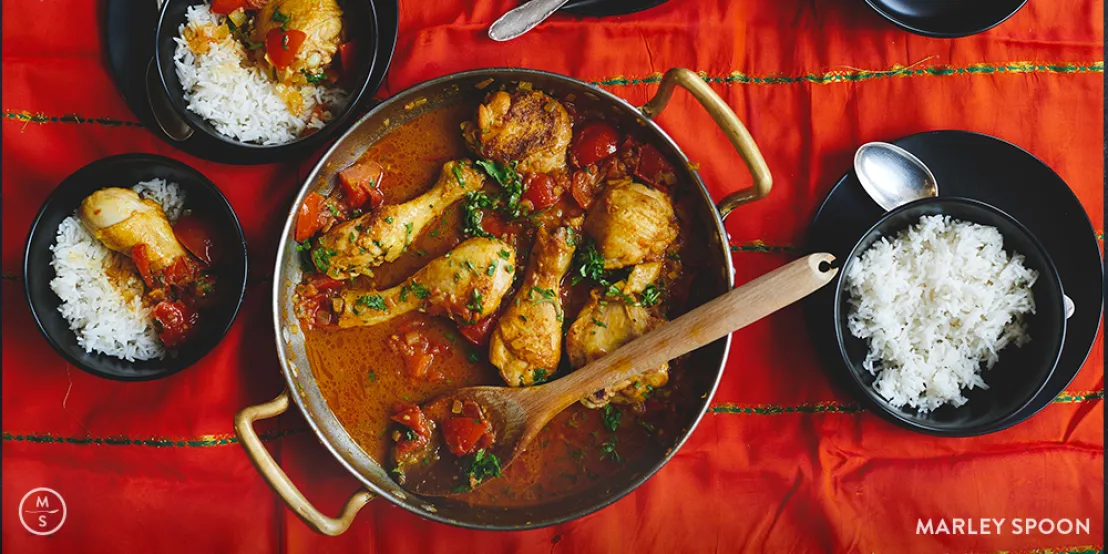 Gerecht van Pakistaanse kipcurry met tomaten, garam masala en rijst