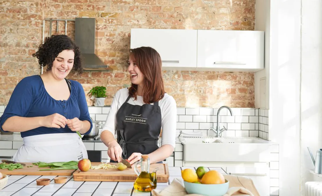 Chefs in de keuken die gerechten maken voor Marley Spoon