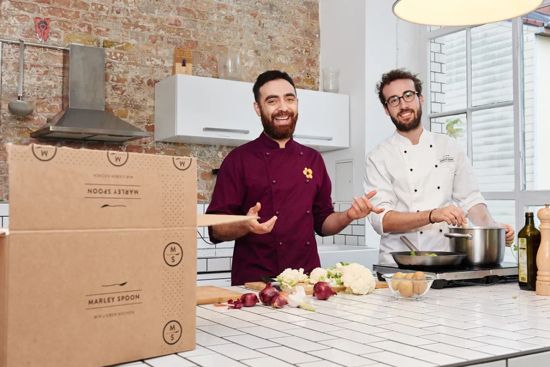 Vluchteling en gastchef lekker aan het koken