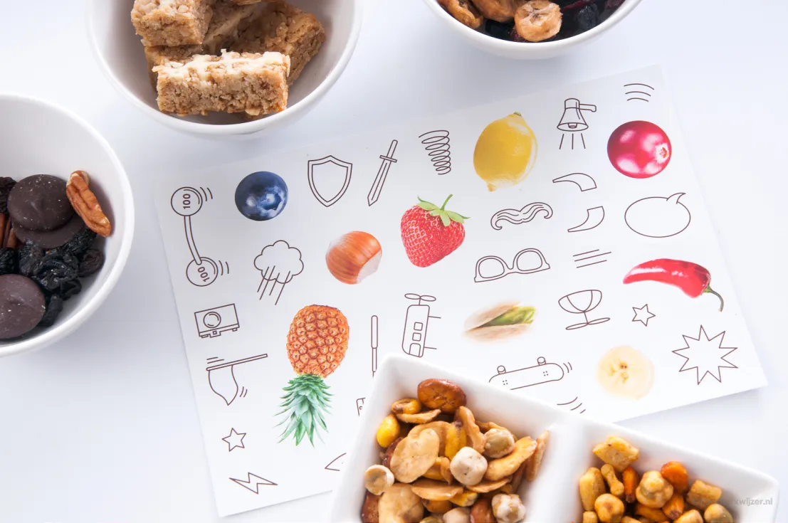 Een grappig stickervel op de bodem van je snackbox