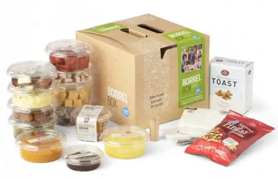 Borrelboxen van Albert Heijn met verschillende soorten hapjes zoals kaasjes, worst en tapas