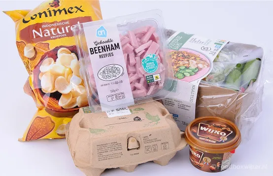Verspakket van de Albert Heijn om Oosterse bami mee te maken met kroepoek en hamreepjes