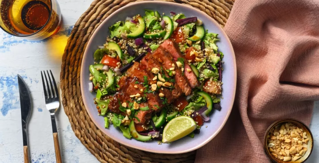 Ons favoriete gerecht van green chef met biefstuk in een salade met een aziatische twist