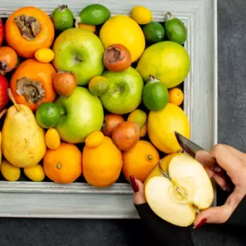 Verschillend fruit en gesneden appel