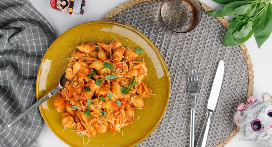 Een kindvriendelijk pastagerecht van HelloFresh met verse saus en kruiden