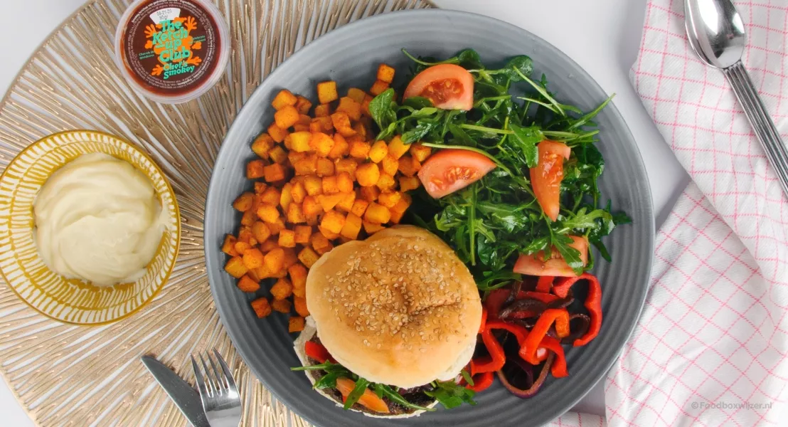 Een kindvriendelijk gerecht van hellofresh met aardappeltjes en zelfgemaakte burgers
