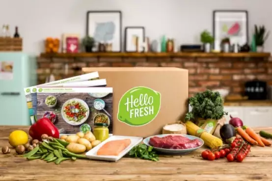 HelloFresh met maaltijdbox gevuld met producten voor een persoon