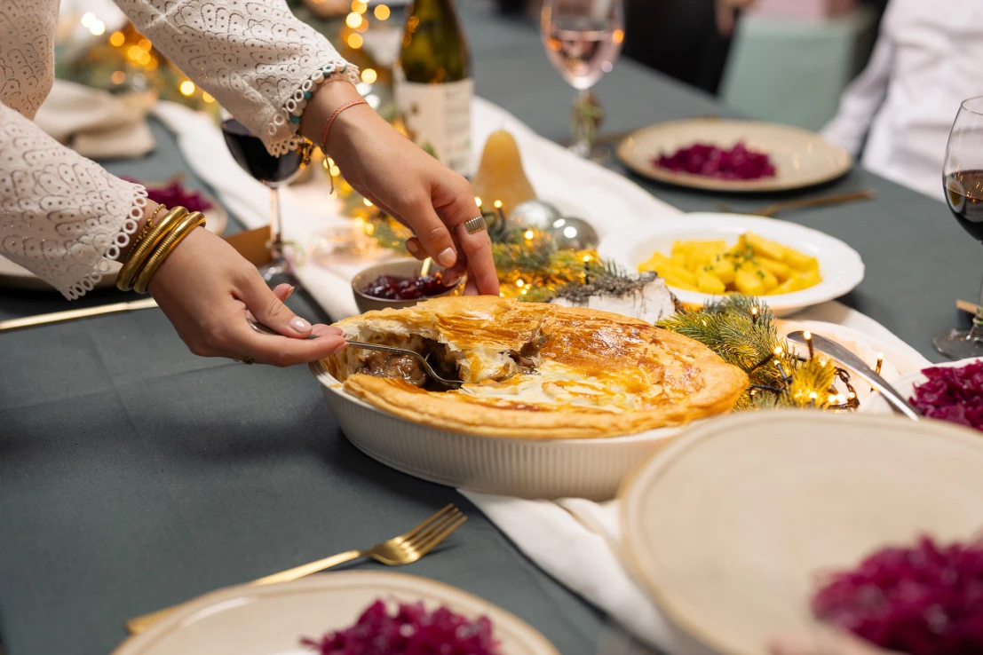 Boerschappen kerstbox met heerlijke gerechten zoals malse hertenstoof met pastinaak